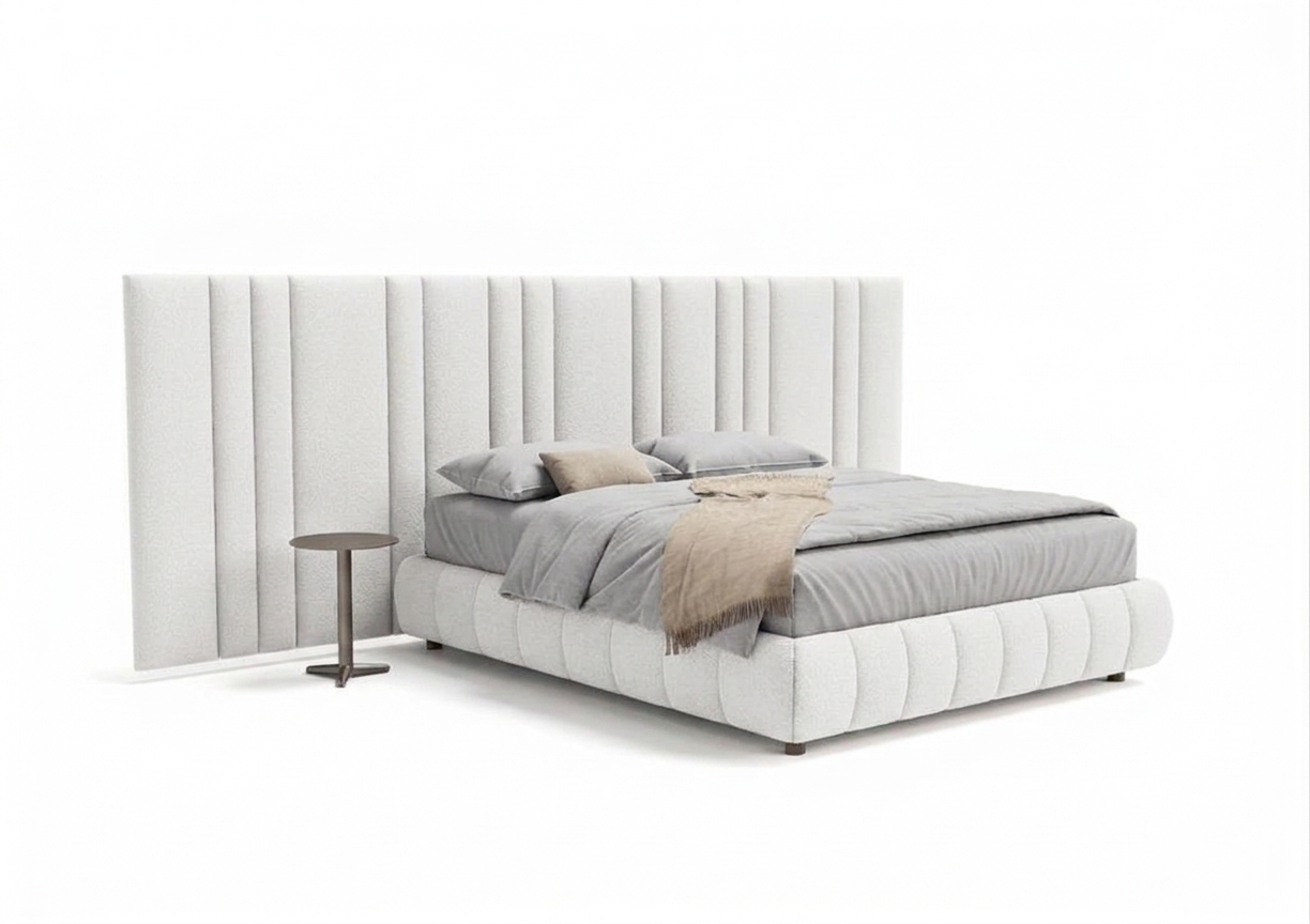 Cabecero textil de rayas blanco con cama tapiada blanca y mesita de noche en madera oscura