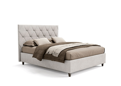 Cama tapizada blanca con almohadas marfil y una manta oscura