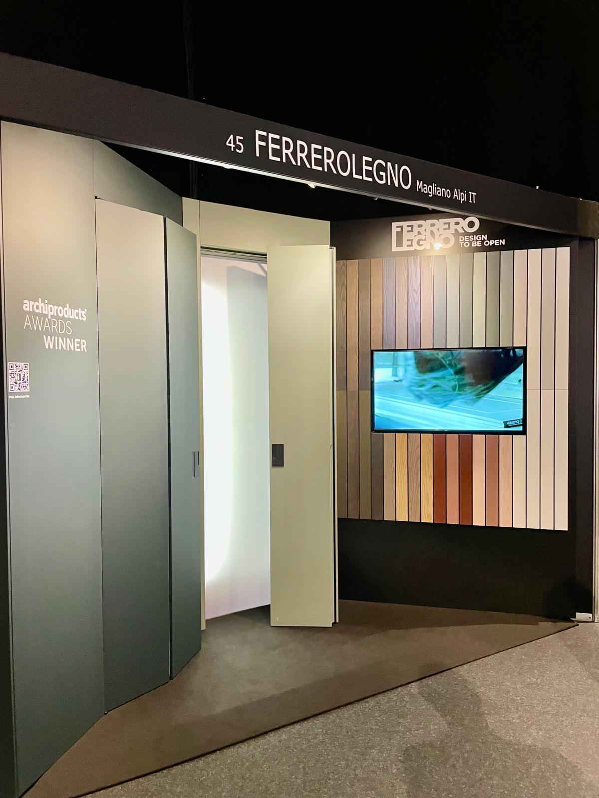 vista frontal del stand de ferrerolegno en la feria architect@work en españa