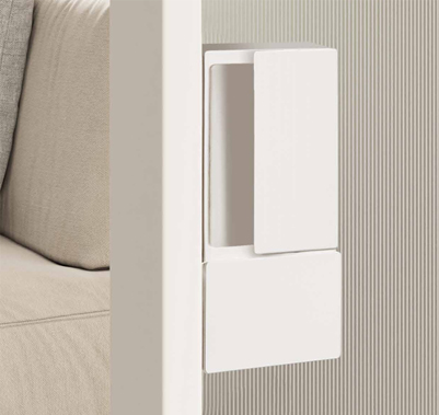 manilla blanca minimalista para puerta corredera con marco en metal blanco