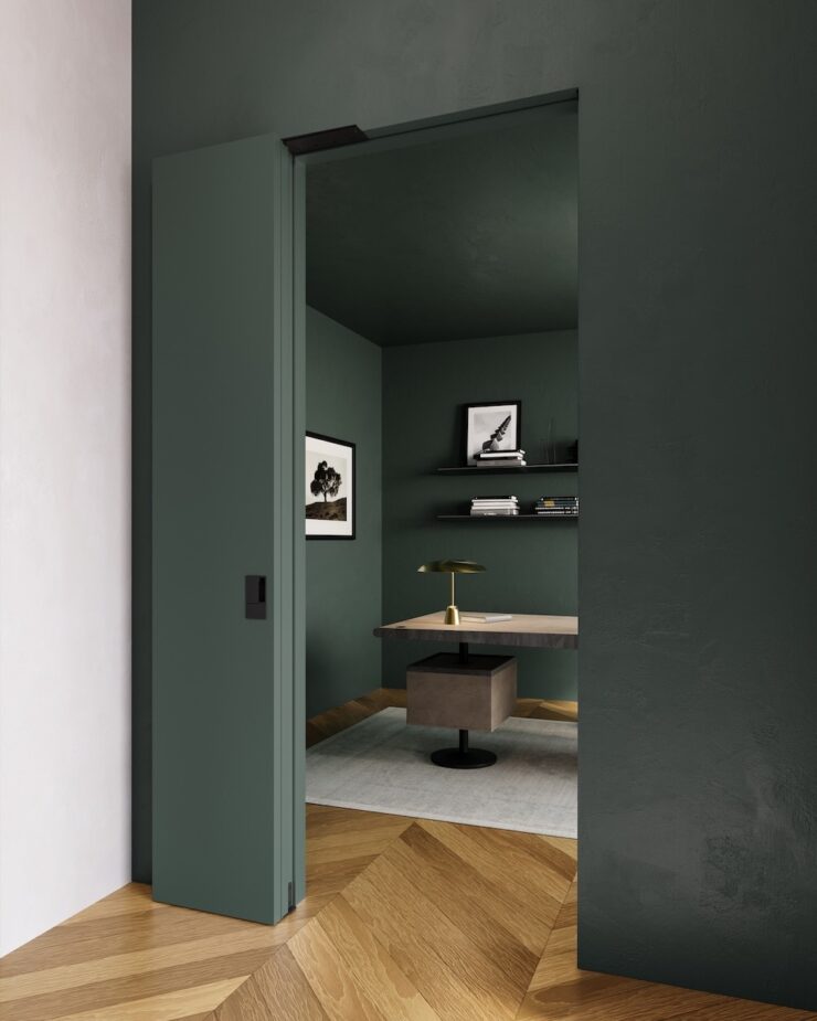 dormitorio con cama textil azul y una puerta suelo techo lacada ral